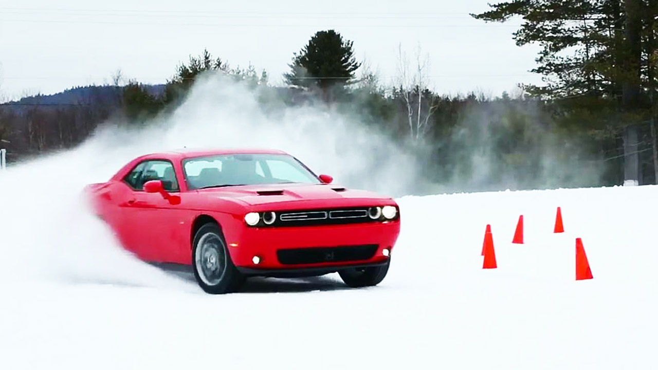 2017款挑战者GT雪地漂移