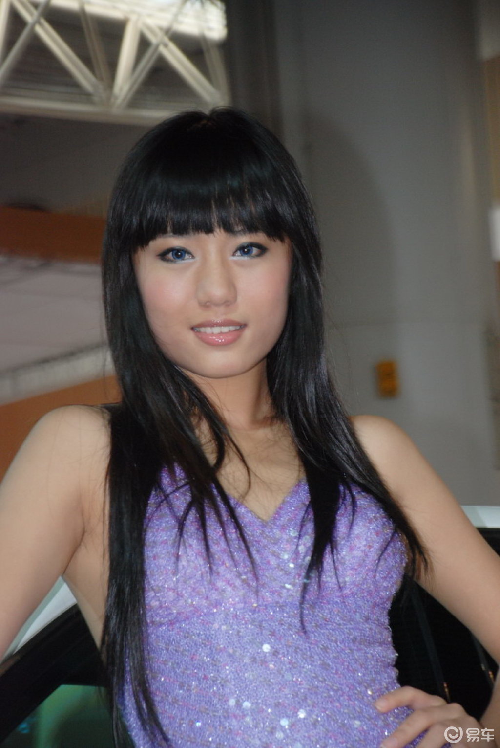 【吊带闪裙美女图片】-易车网bitauto.com