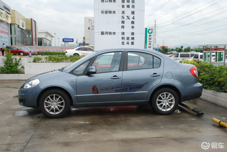 铃木天语SX4三厢整体外观