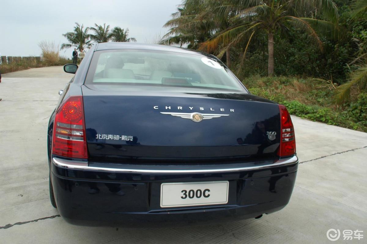 【克莱斯勒300c2006款5.7l 豪华领航版正前水平汽车