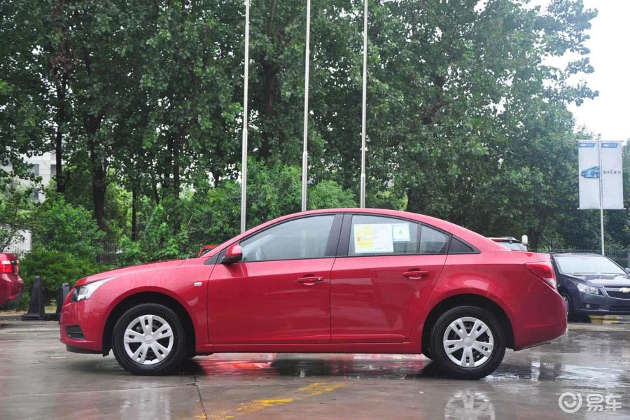 雪佛兰科鲁兹三厢整体外观