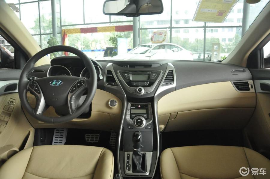 【北京现代朗动2012款1.8L 自动 尊贵型完整内