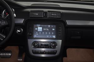 奔驰R级中控台正面