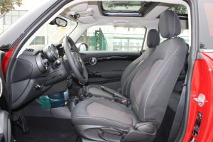 MINI 3-DOOR前排空间