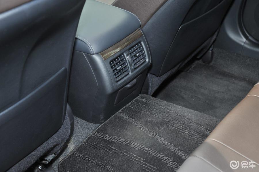 【锐志2013款2.5V 尊锐导航版后排出风口(中央