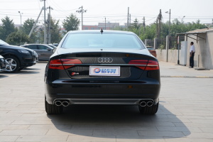 奥迪S8正车尾