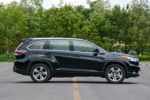 汉兰达正侧（车头向右）