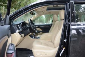 汉兰达前排空间