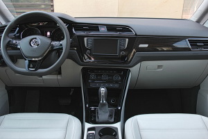 途安L中控台正面