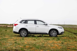 欧蓝德正侧（车头向右）