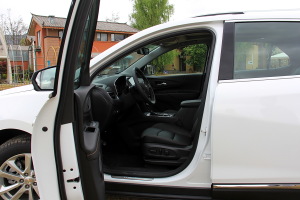 探界者前排空间