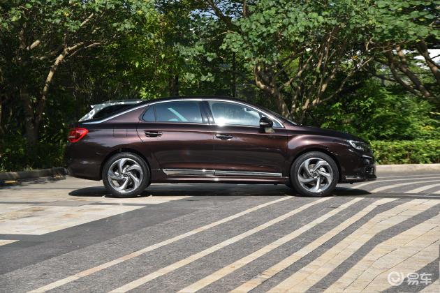 外观 正侧车头向右水平