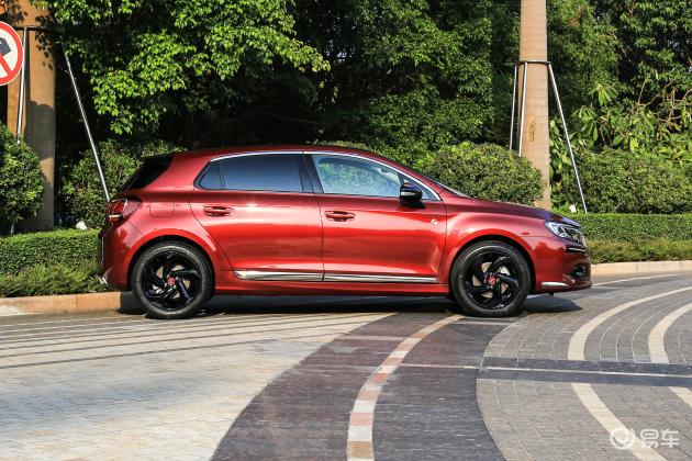 外观 正侧车头向右水平