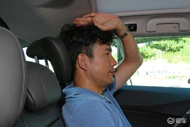 空间 后排头部空间体验