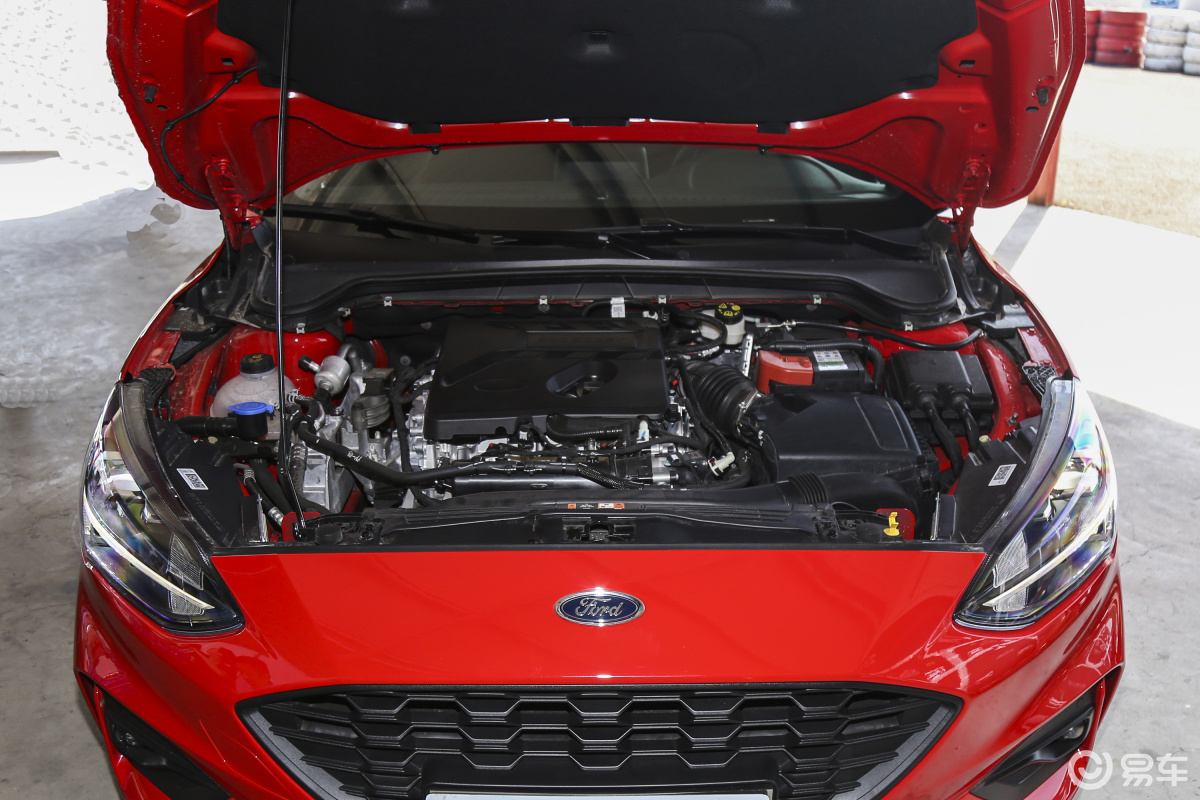 【福克斯2019款两厢 ecoboost180 手自一体 st line侧前45度车头向左