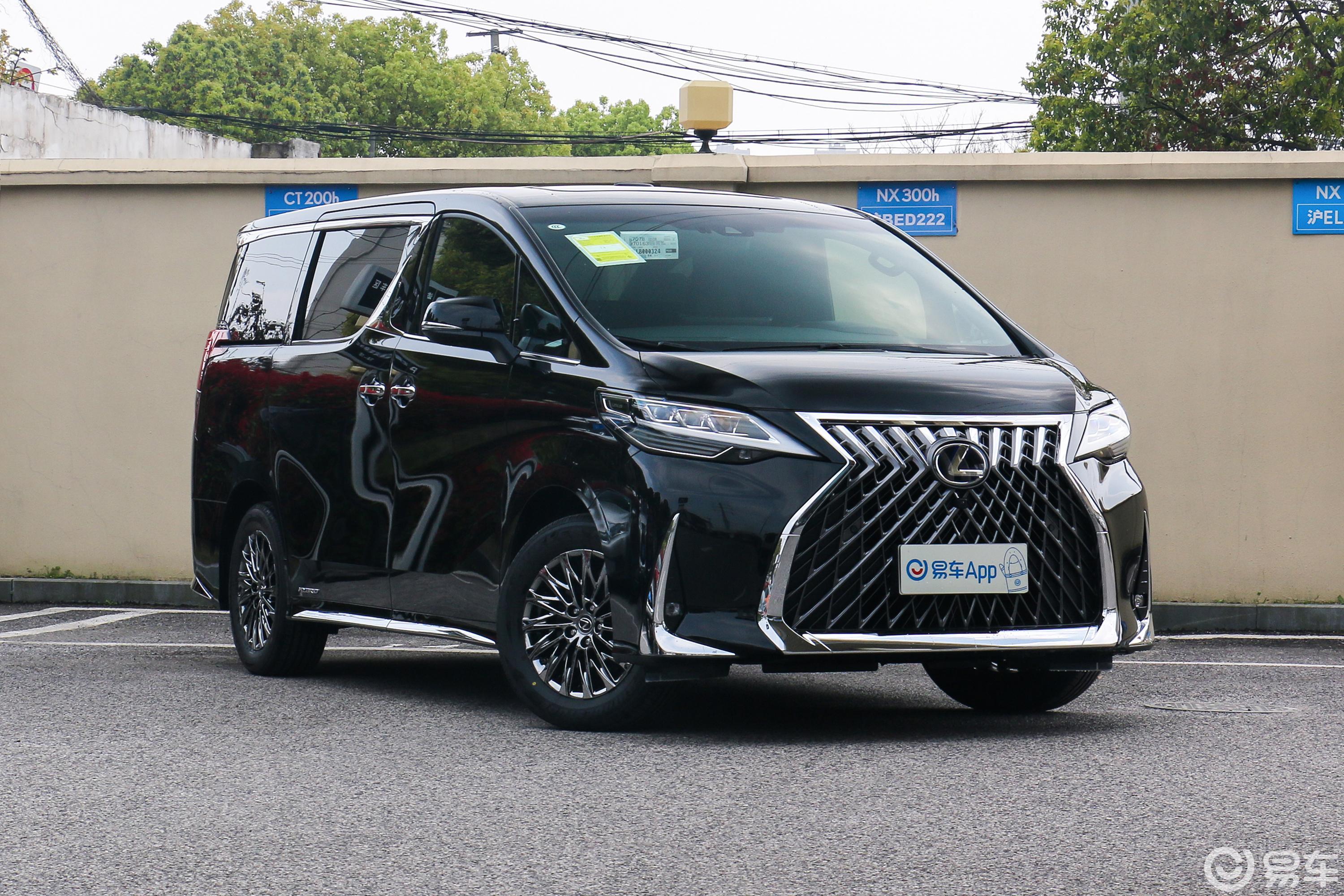 【雷克萨斯lm2020款300h 御世版 4座侧前45度车头向右