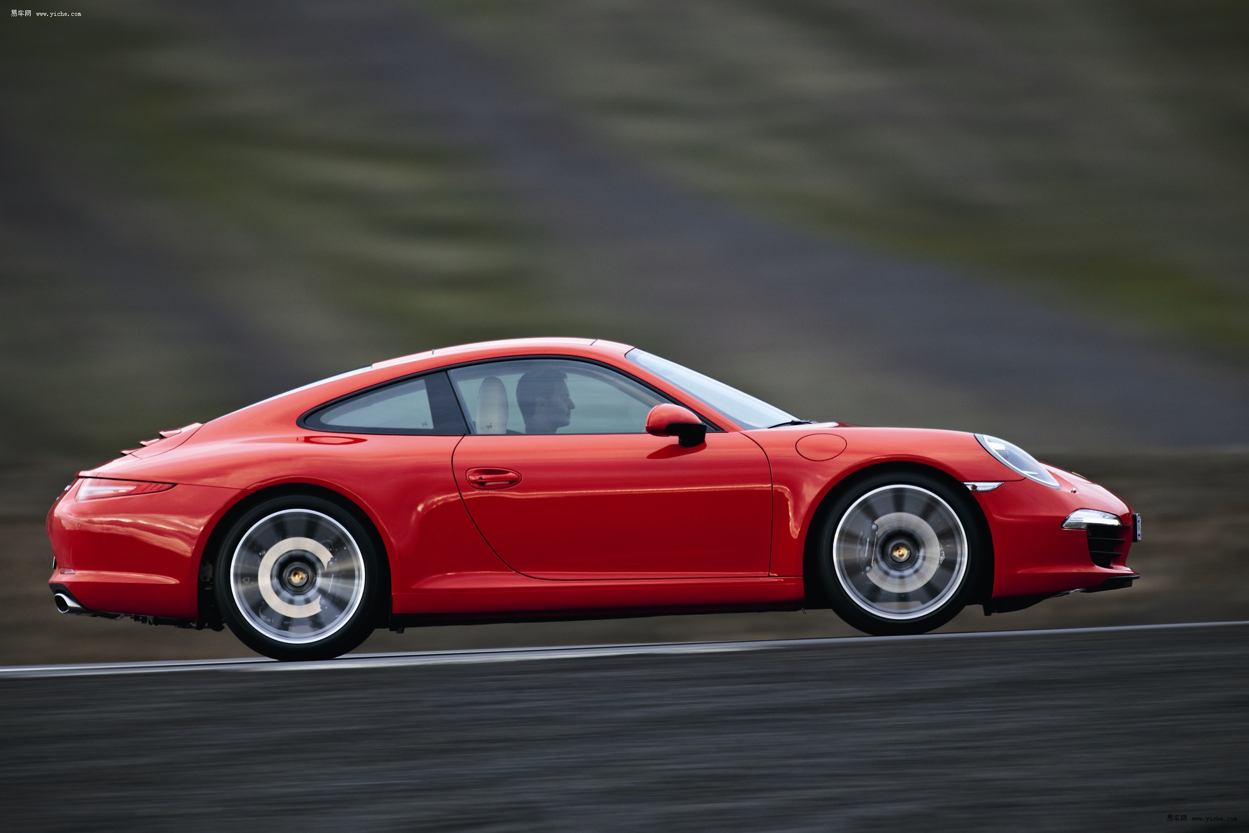 新保时捷911 carrera 传统与现代激情碰撞