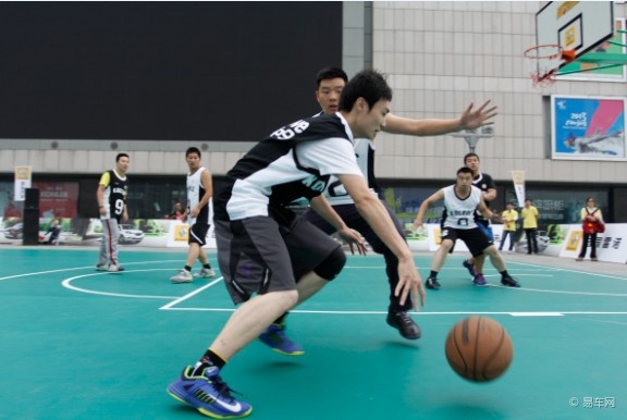 丁彦雨航篮球公园图片