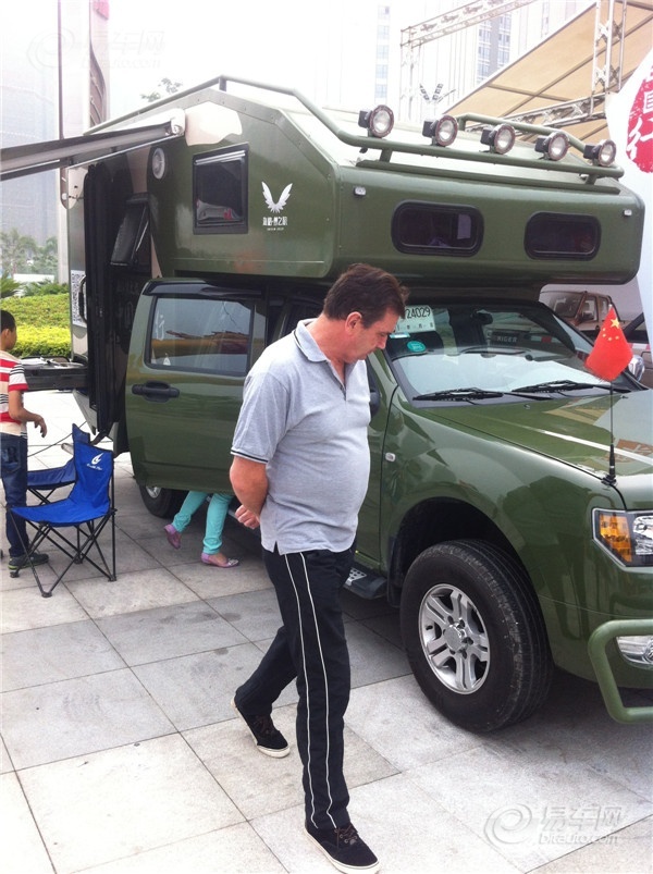 【图文】龙行天下海格梦之旅房车受到外国友人