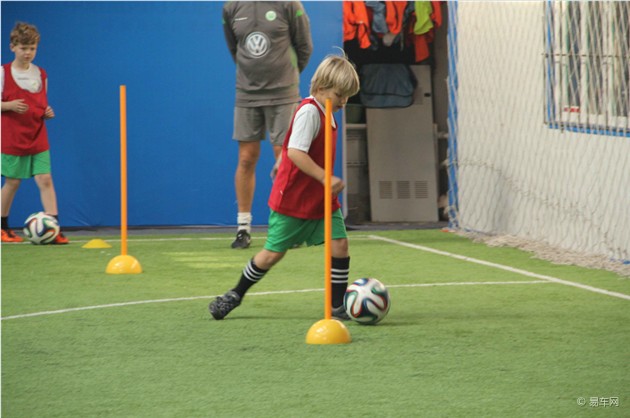 【图文】沃尔夫斯堡足球学校中国行抵达长春_