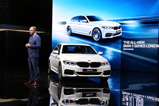 【图文】全新宝马5系Li长轴距版正式亮相上海国际车展_新闻中心_易车网