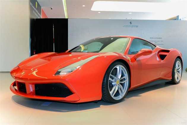 而说到法拉利的红色传承,要追溯到上个世纪初,国际赛车运动协会决定为