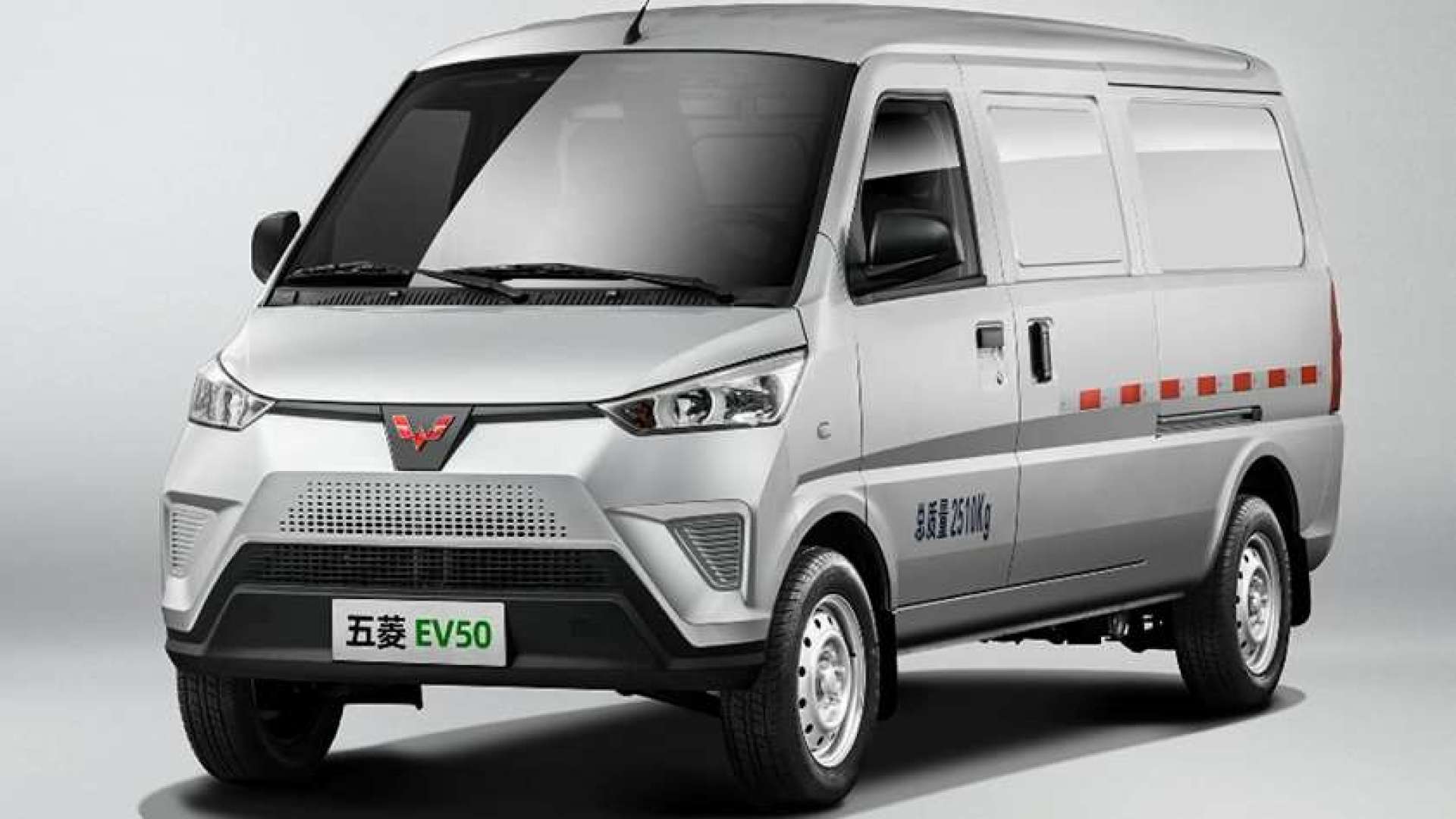 五菱纯电动五座版车型ev50上市 白色车身彰显身份