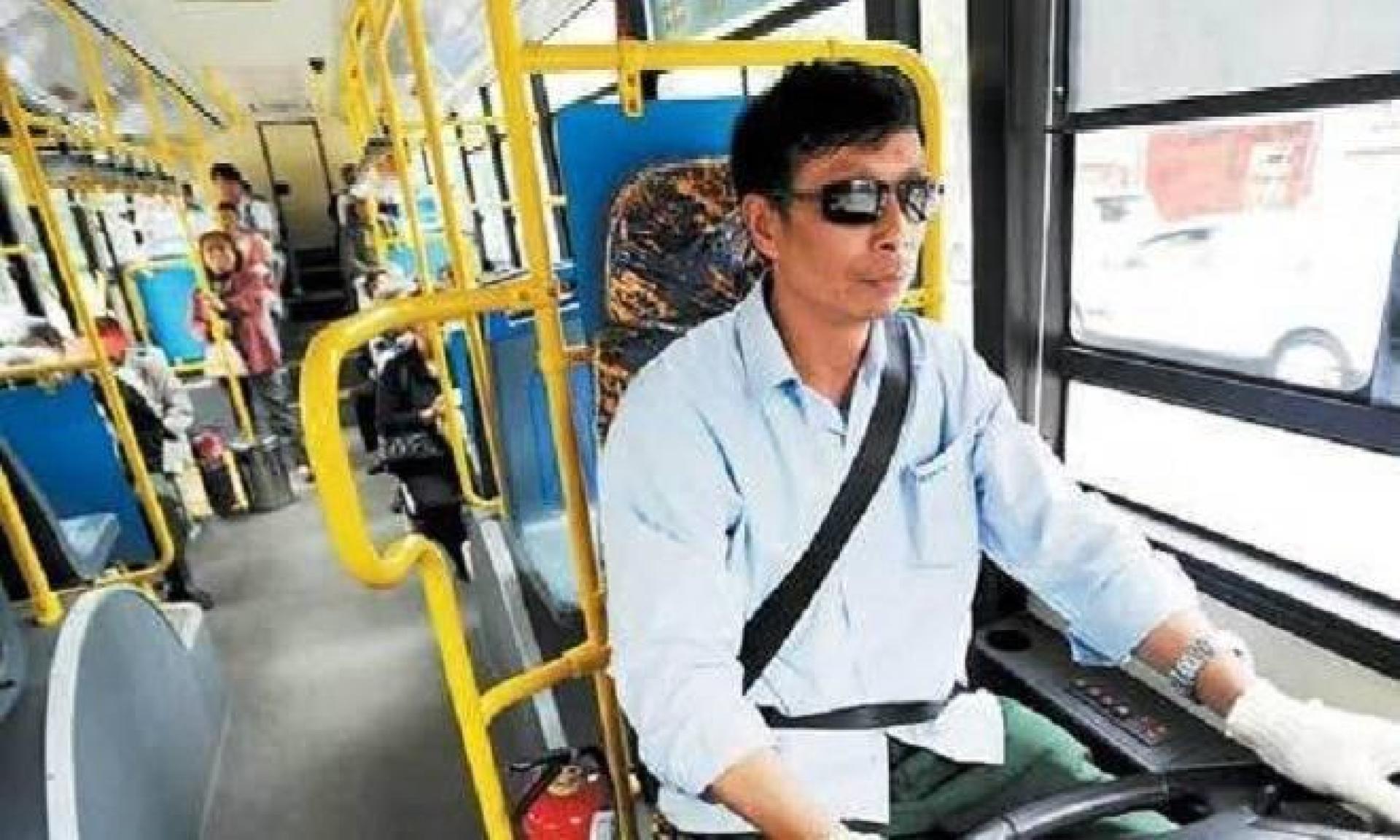 为什么公交车司机不系安全带,不会被扣分罚款?看完解开多年疑惑
