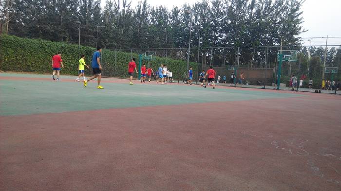 【手机APP:走,踢足球去】_易车足球大联盟_汽