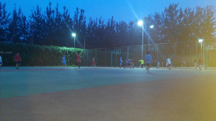 【手机APP:走,踢足球去】_易车足球大联盟_汽