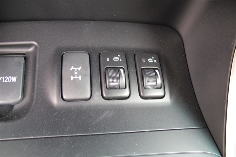 2006款 普拉多 4.0l vx navi版 差速锁按键