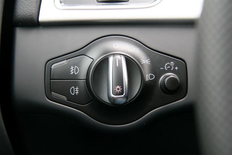 2011款 奥迪a4l 2.0 tfsi(155kw) 运动型