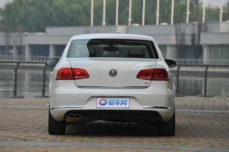 2011款 迈腾 b7l 1.8tsi dsg尊贵型 正车尾