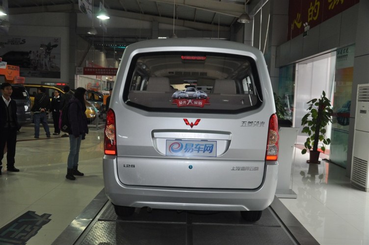 五菱荣光 2012款 加长版 6450b-基本型 九座