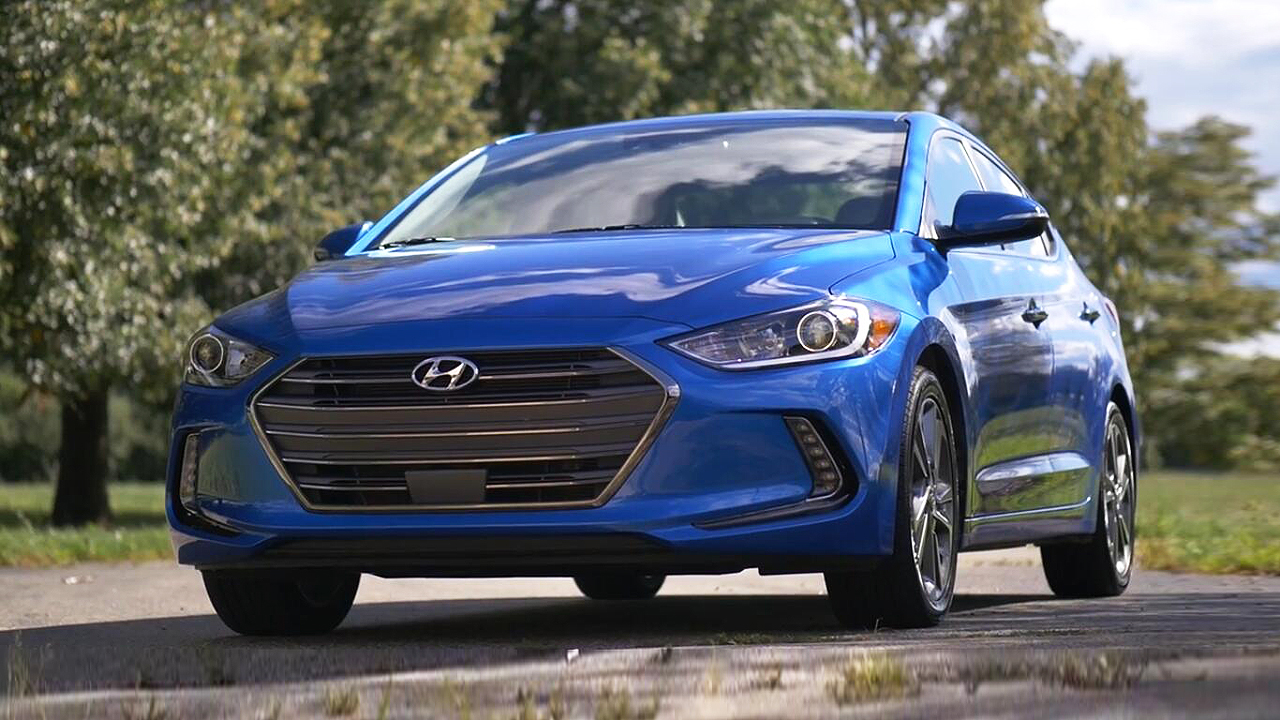 2017款现代伊兰特配备8英寸液晶屏