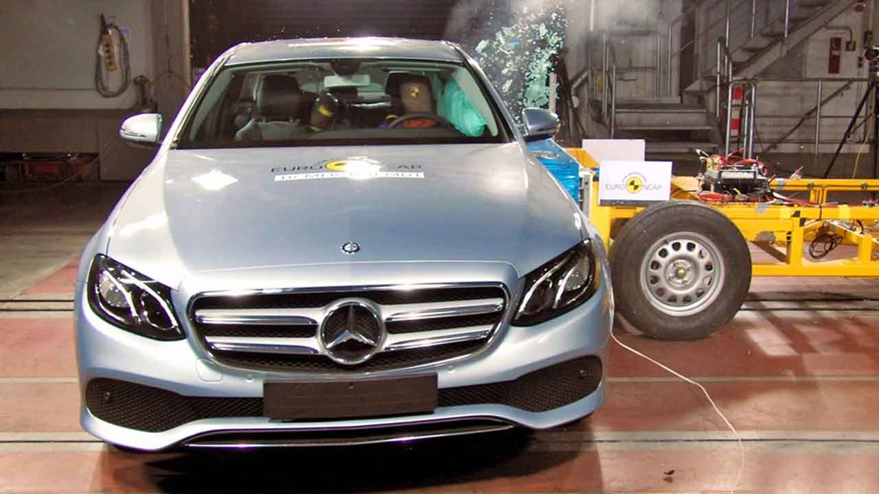 全新奔驰e级轿车encap碰撞测试