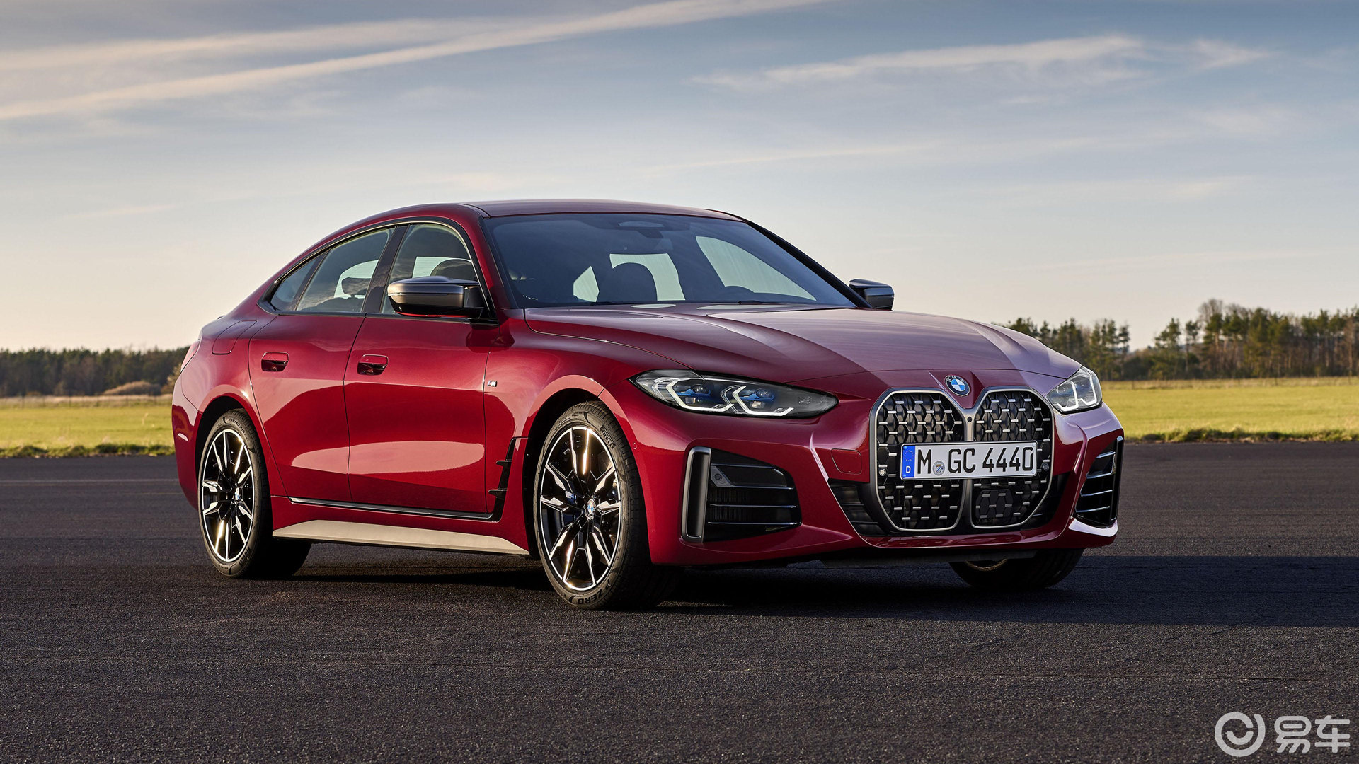 全新一代奔驰c级与宝马4系谁更值得买?