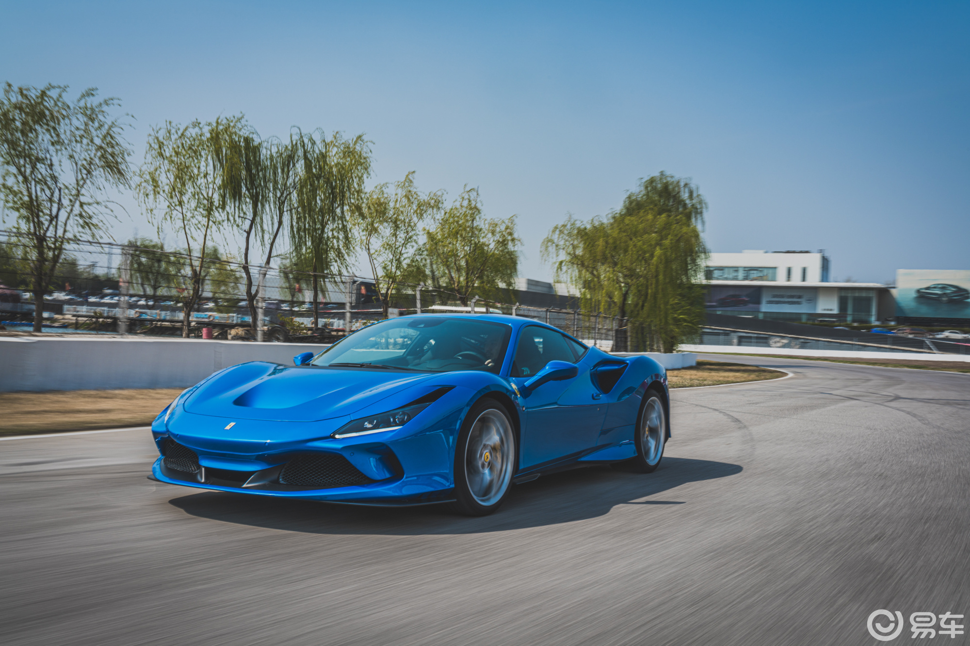 跃马风吟赛道试驾法拉利f8tributo