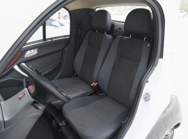 北汽小猫车身内饰安全性