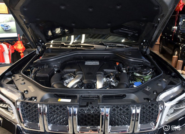 发动机才是这台车的重中之重,它采用的是奔驰的4.