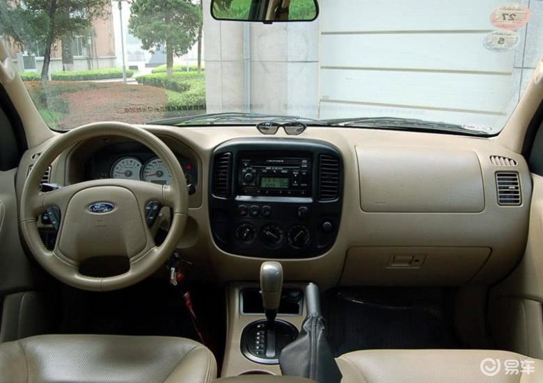 2005款 翼虎(进口) 基本款 完整内饰(中间位置)