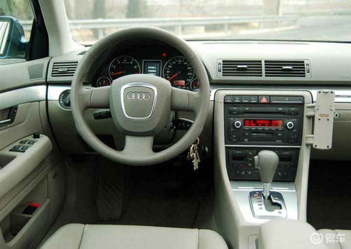 奥迪a4 内饰
