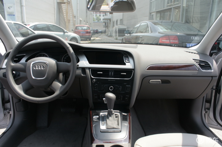 0 tfsi 舒适型奥迪a4l内饰