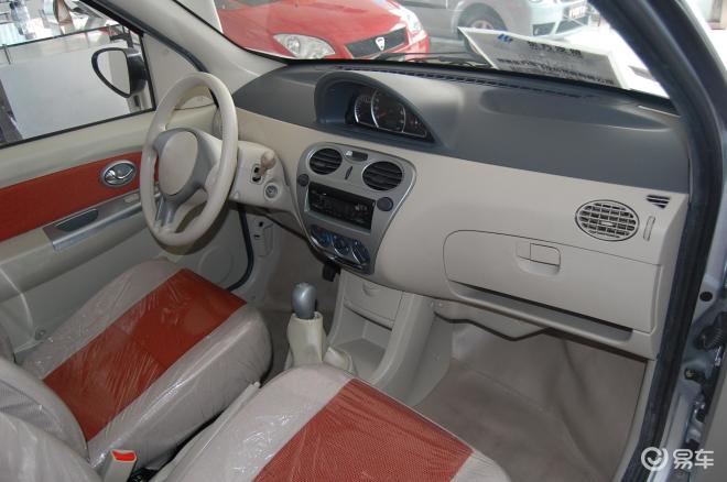 路宝1.3l豪华型7133e3—gz201(带obd)哈飞路宝内饰