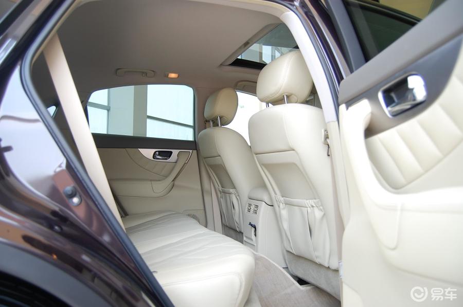 英菲尼迪fx35超越版内图