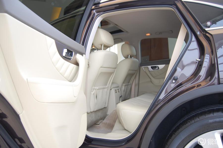 英菲尼迪fx35超越版内图