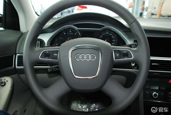 2010款 奥迪a6l 2.7 tdi 方向盘