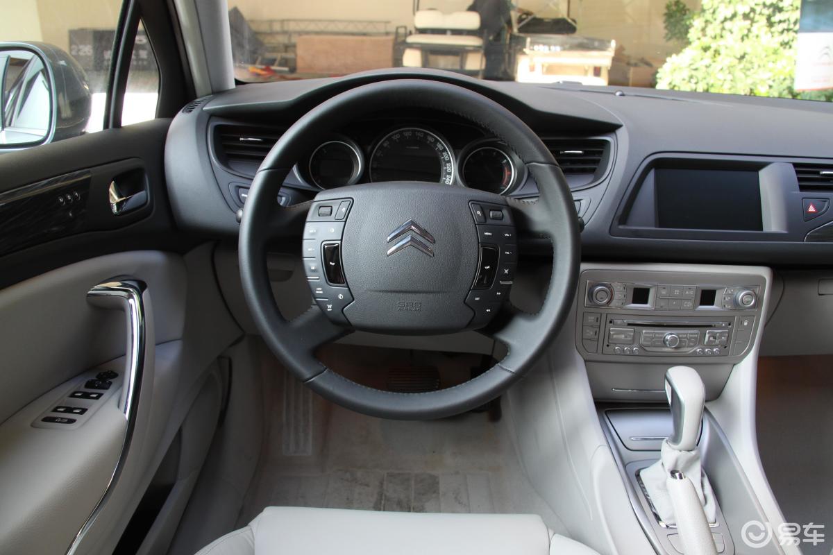 【雪铁龙c52010款2.3l 尊贵型内饰汽车图片-汽车图片大全】-易车