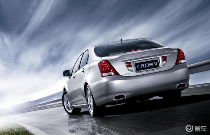 2010款 皇冠 v8 4.3l royal saloon vip