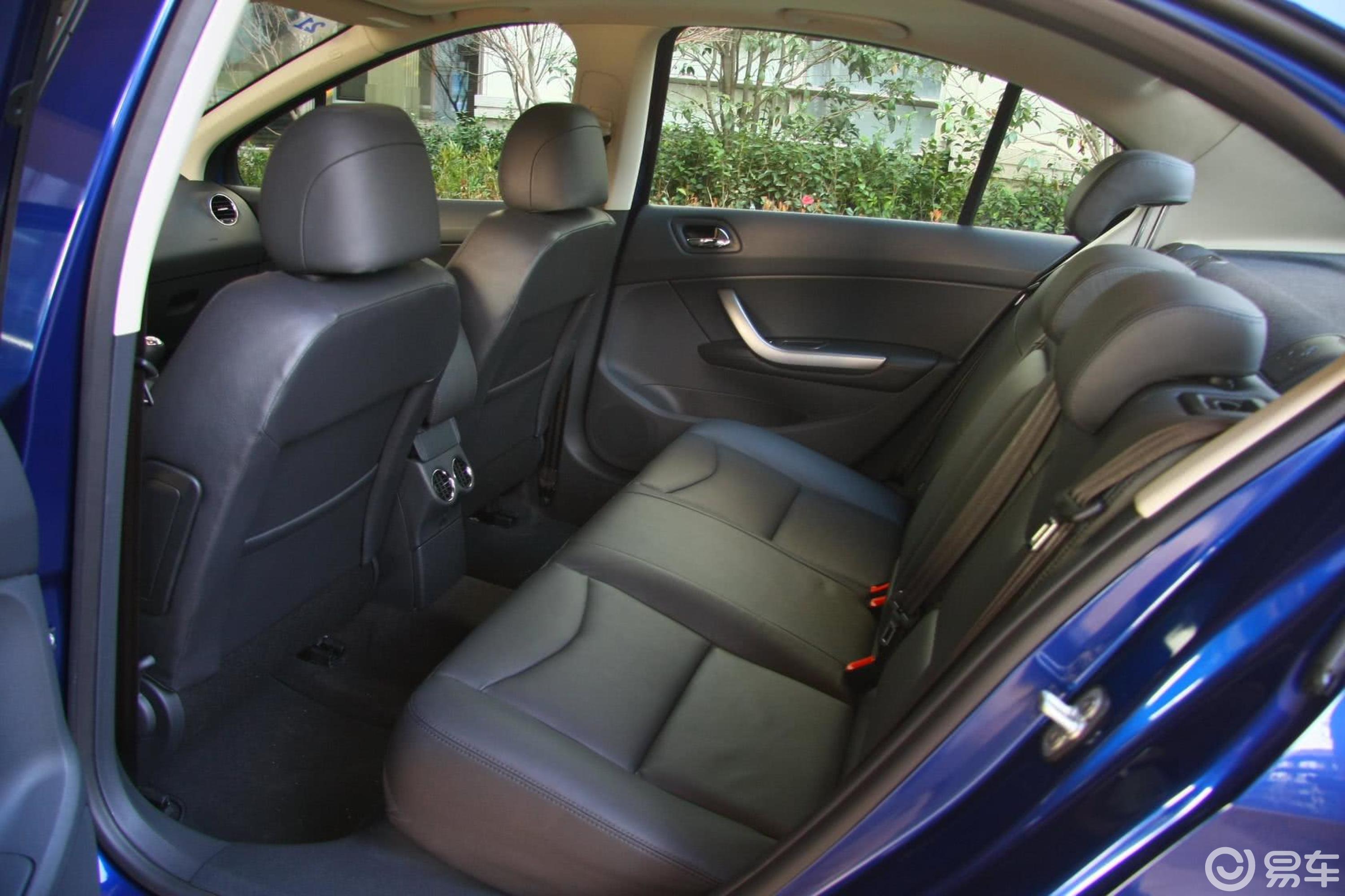 【标致4082010款1.6l 手动豪华版内饰汽车图片-汽车图片大全】-易车